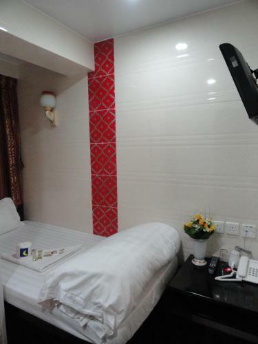 Hostal Day And Night Hotel