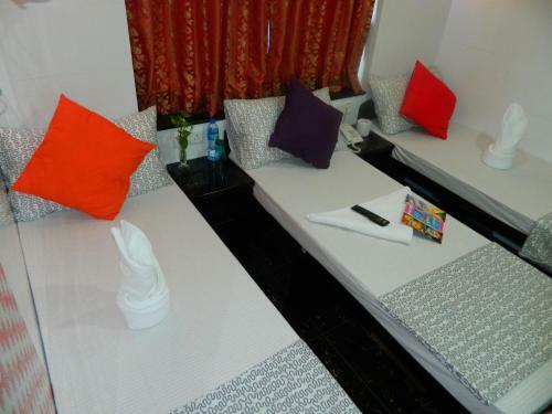 Hostal New London Hostel