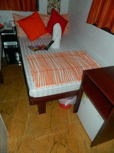 Hostal New London Hostel
