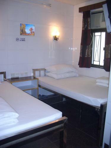 Hostal Maple Leaf Guest House