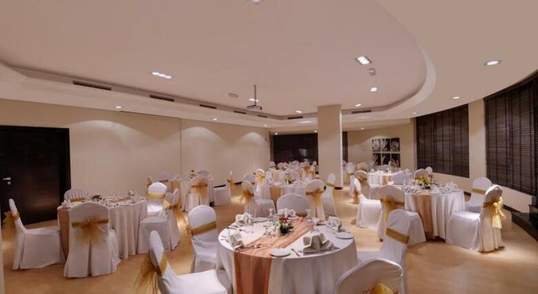 Lotus Hotel Apartments & Spa, Marina