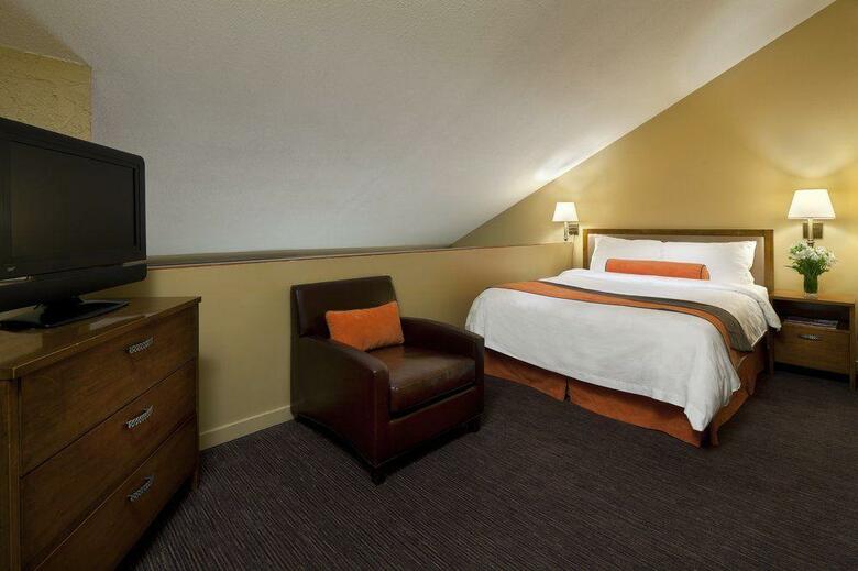 Hotel Whistler Village Inn & Suites