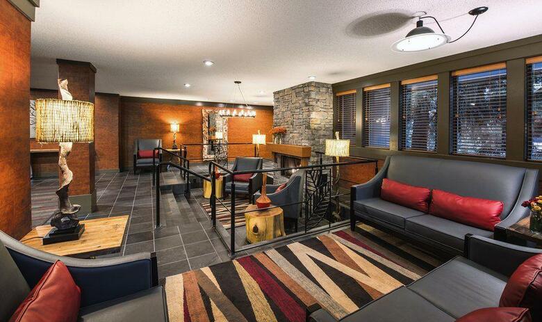 Hotel Whistler Village Inn & Suites