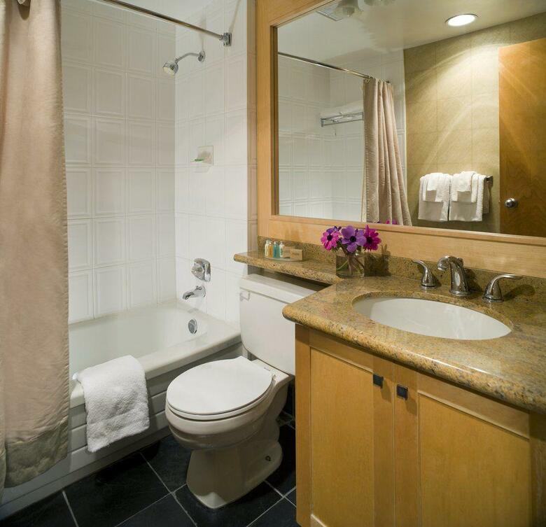 Hotel Whistler Village Inn & Suites