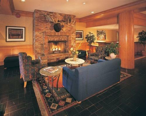 Hotel Whistler Village Inn & Suites
