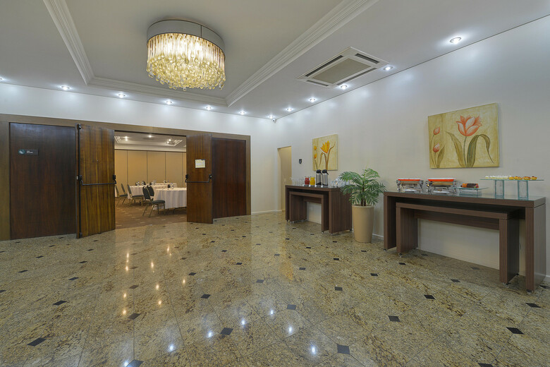 Hotel Deville Curitiba Batel