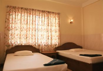 Hostal Yellow Hostel