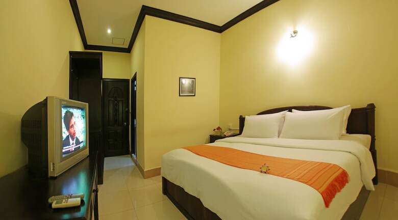 Hotel The Villa Sok San Square