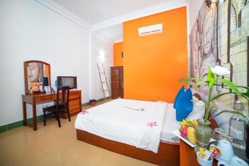 Hostal Golden Village Guesthouse