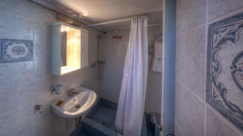 Zina Hotel Apartments
