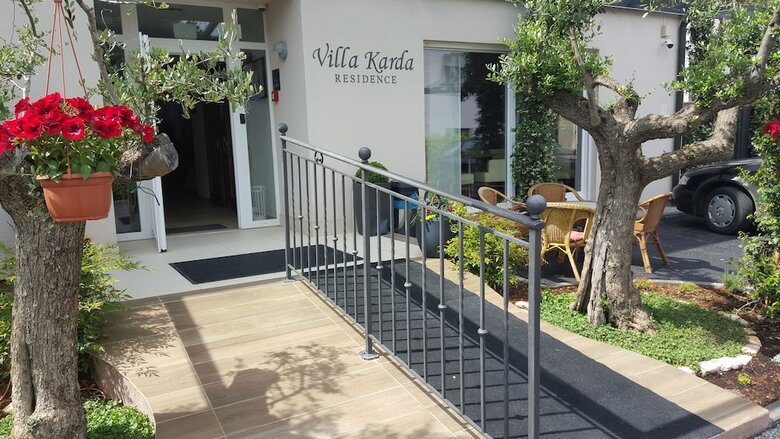Hostal Residence Villa Karda