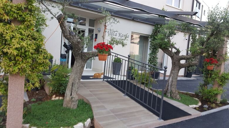 Hostal Residence Villa Karda