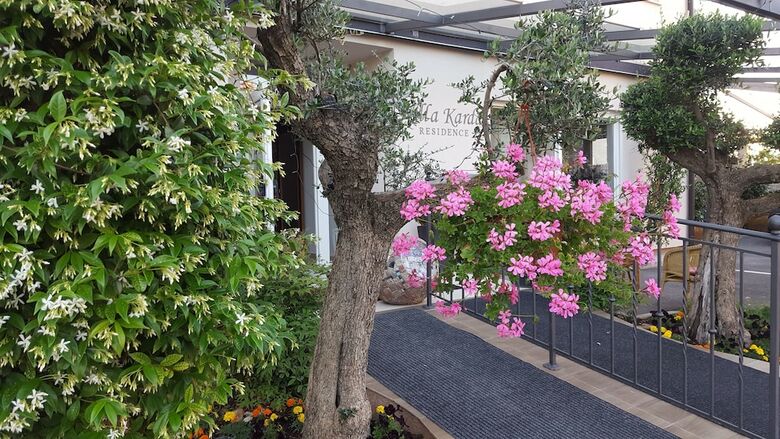 Hostal Residence Villa Karda