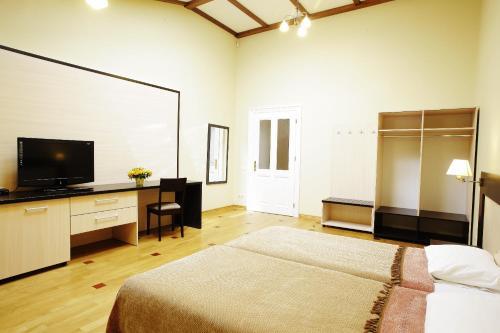 Deluxe Hostel Under The Roof