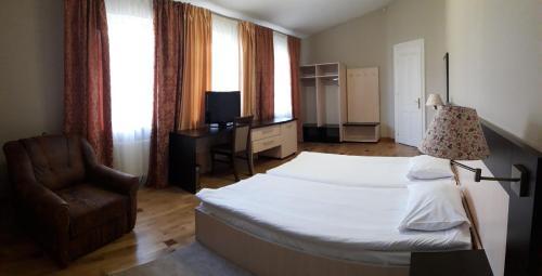 Deluxe Hostel Under The Roof