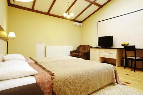 Deluxe Hostel Under The Roof