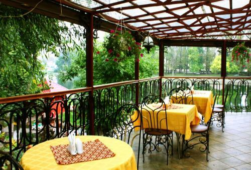 Hotel Near The Lake