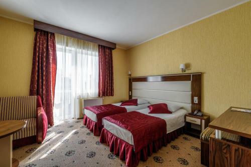 Status Hotel