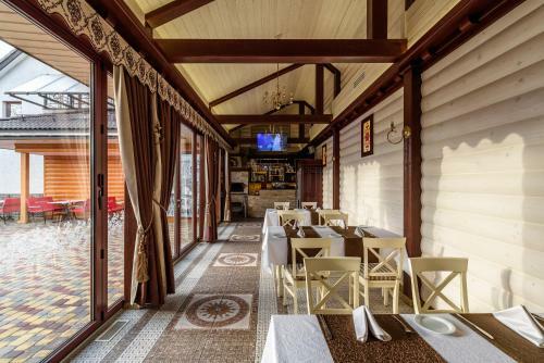Status Hotel