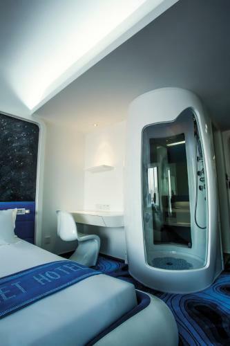 Guangzhou Planet Hotel