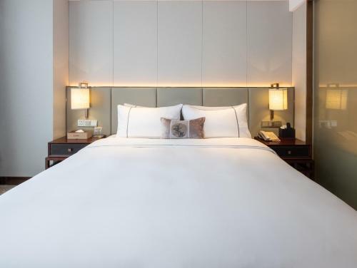 Lucky Holiday Hotel