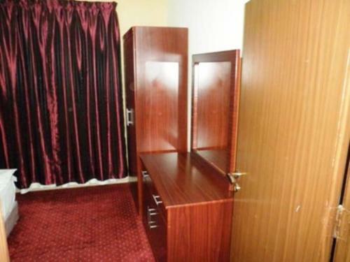 Al Farhan Hotel Suites (al Salam)