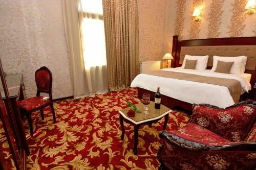 River Side Hotel