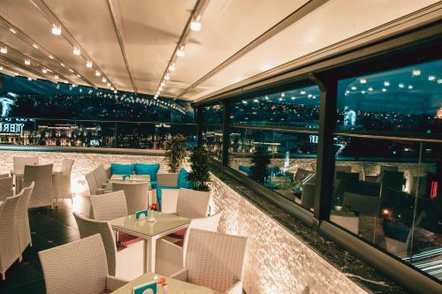 River Side Hotel