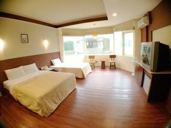 Debonair Motel