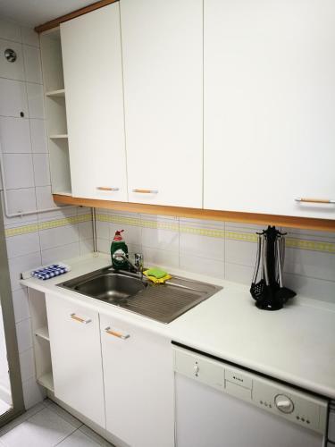 Apartamentos Suites Torr En Caja M�gica - Madrid