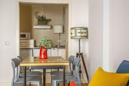 Apartamento Next To The Mushrooms, Bird Room.