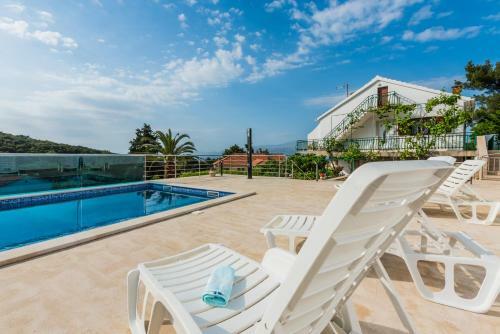 Cozy Apartment Roso With A Pool And A Sea View