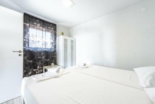 Hostal Anifil Pool Apartments