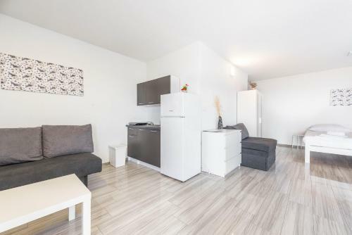 Hostal Anifil Pool Apartments