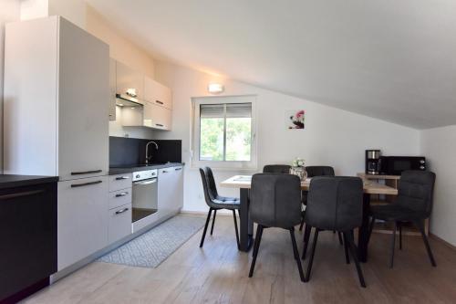 Holiday House With Sea View And Bbq Grill
