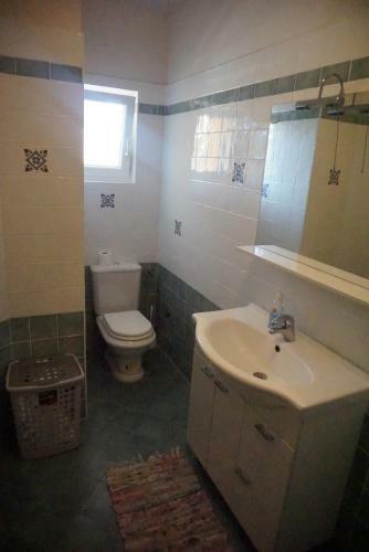 Upstairs 2 Bedroom Apartment On Cinta Beach