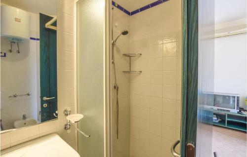 Amazing Apartment In Albarella With