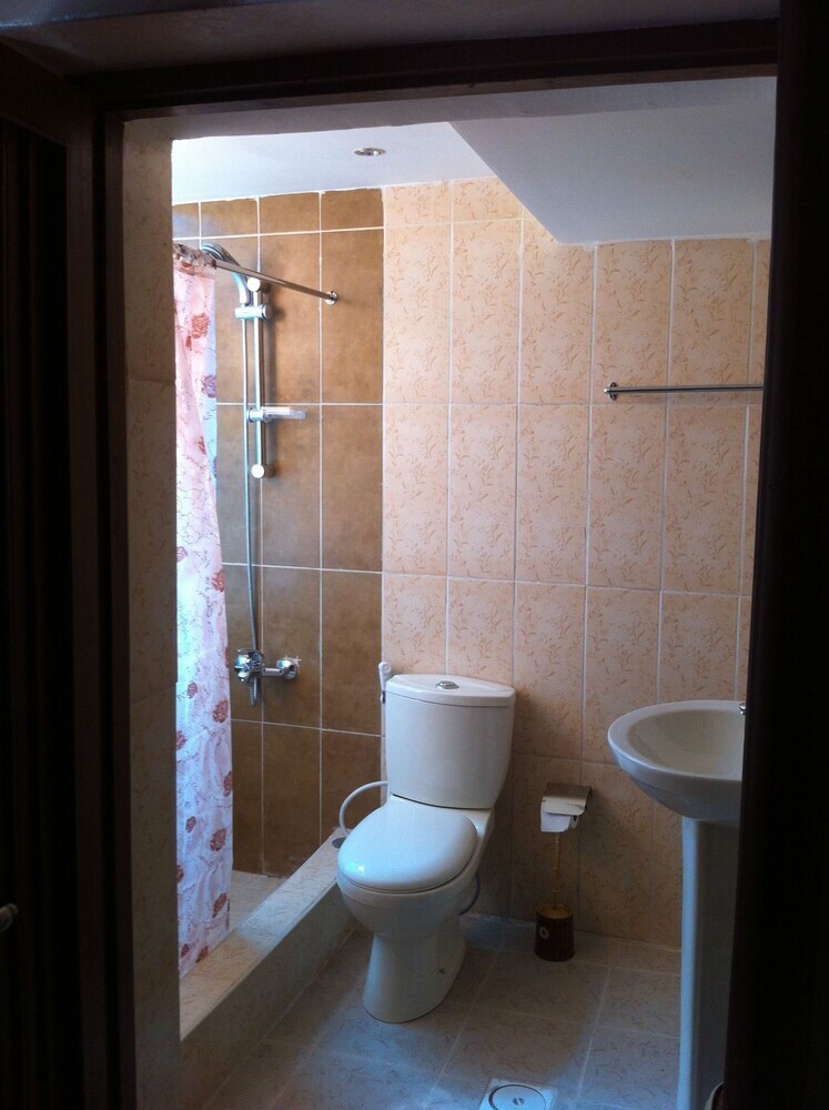 Caravan Hotel