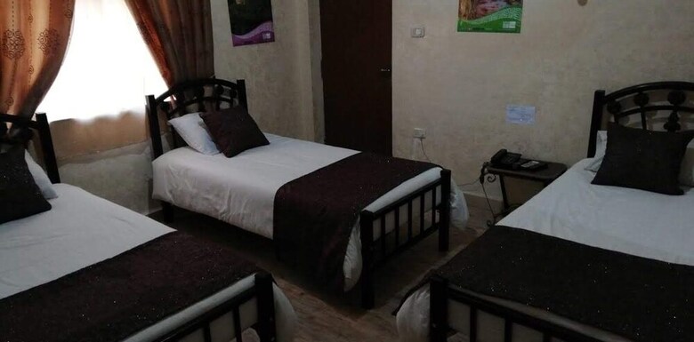 Caravan Hotel