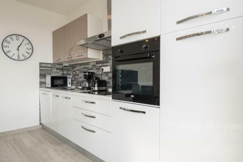 Adna Luxury Apartment With A Pool