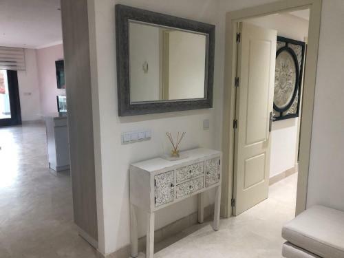 Luxury Apartment At Lomas Del Rey, Puente Romano