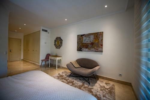 Luxury Apartment At Lomas Del Rey, Puente Romano