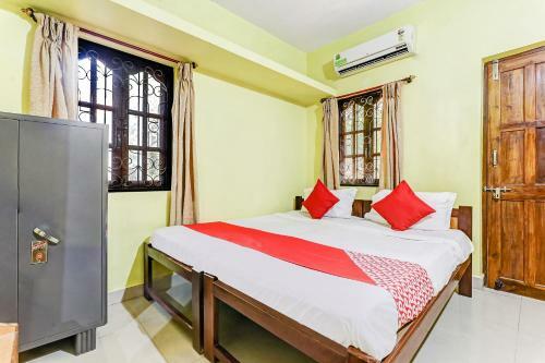 Hostal Oyo Capital O 11357 Hotel Benz International