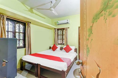 Hostal Oyo Capital O 11357 Hotel Benz International
