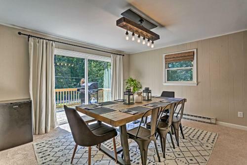 Modern East Stroudsburg Home With Gas Grill!