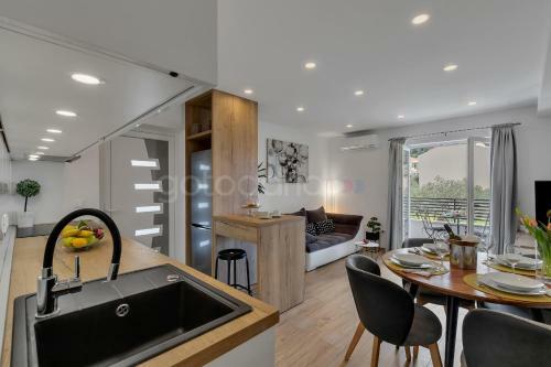 Luxurious Apartments Lara&luka