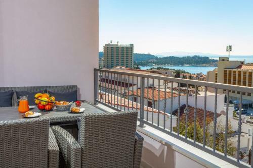New * Modern Stylish Sea & Mountain View Apartment