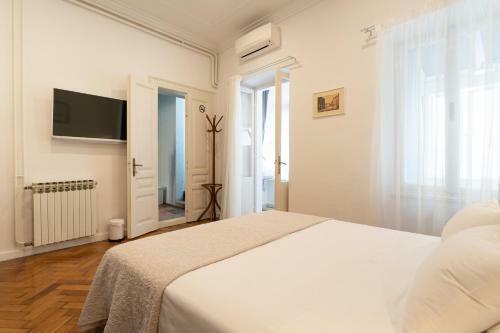 Mimi Carera Apartment & Room