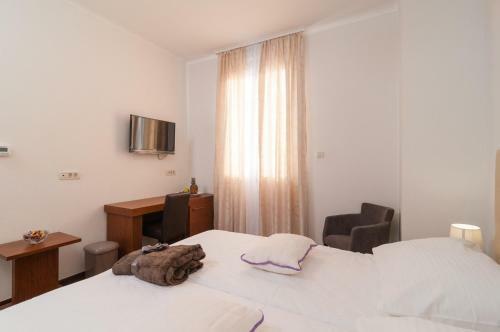 Hostal Luxury Rooms Near The Beach2