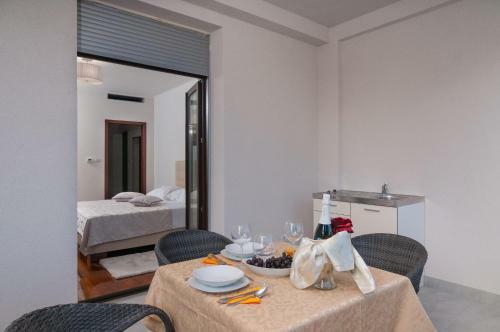 Hostal Luxury Rooms Near The Beach2